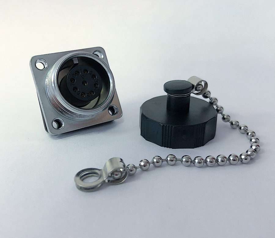 YW-16-C09PE-03-001 — приборная розетка YW-16 (гнёзда)